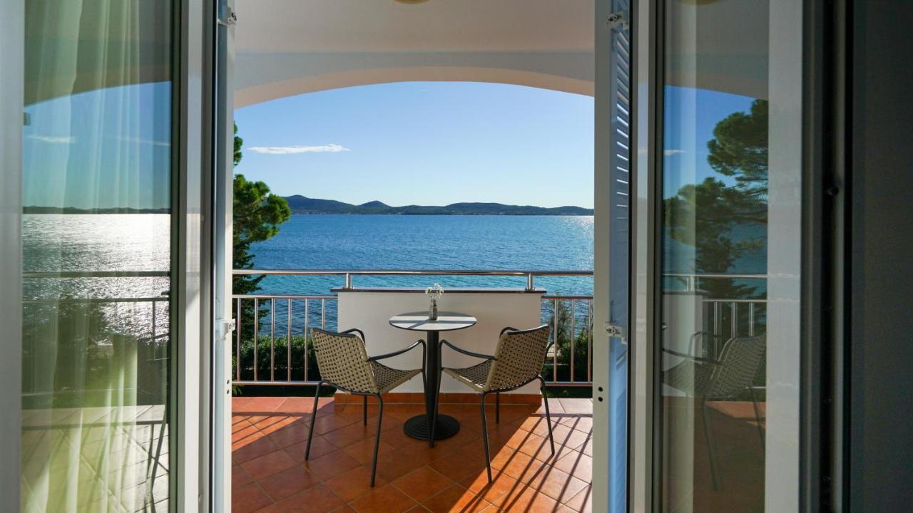 Doppelzimmer mit Balkon und Meerblick