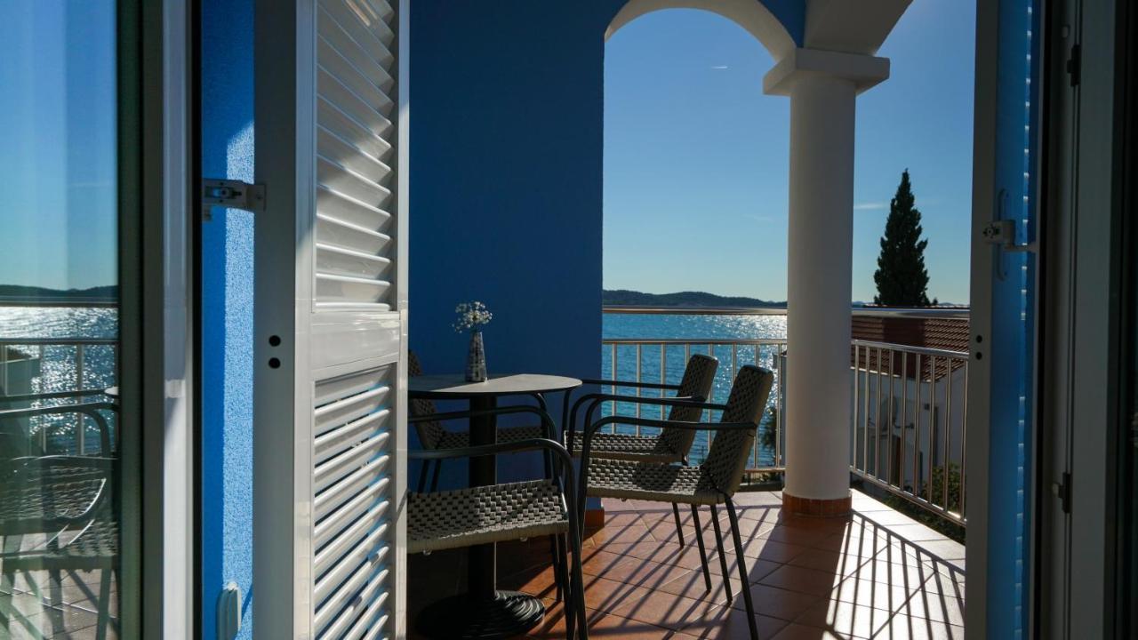 Dreibettzimmer mit Balkon