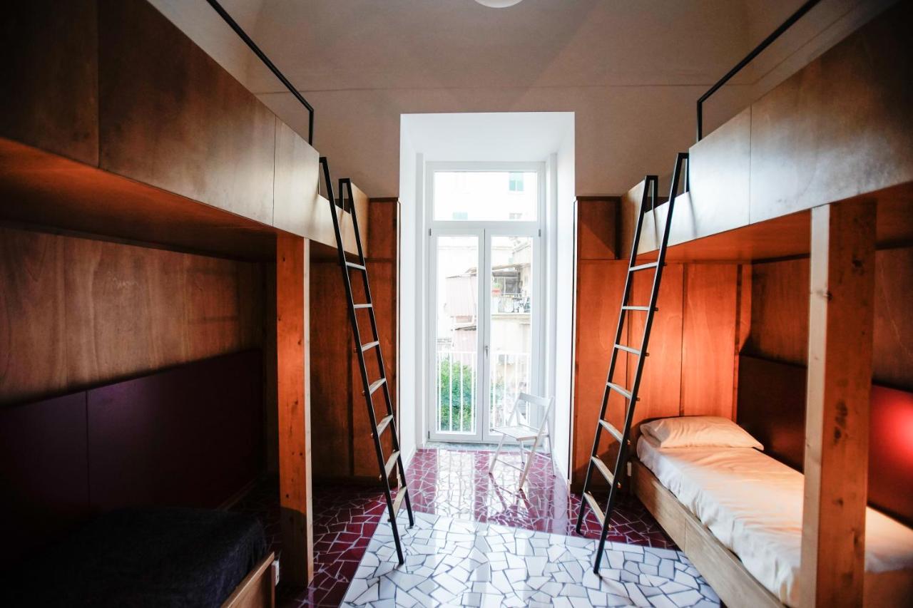Bed op een Gemengde Slaapzaal met 5 Bedden