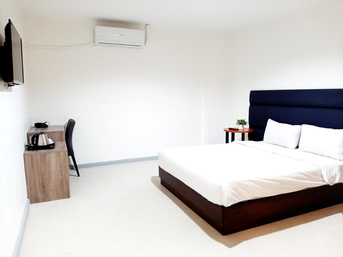 Deluxe Double Room,1037923492:JPEG