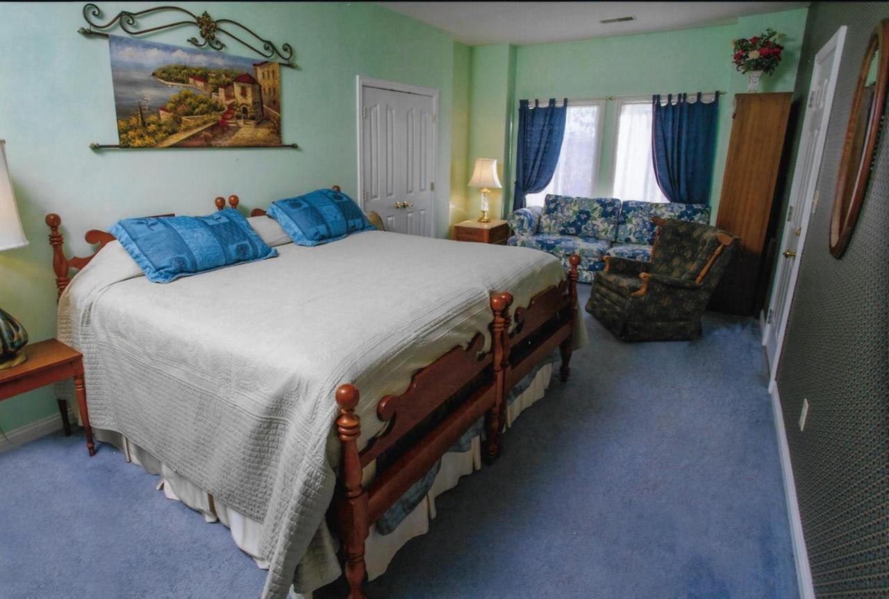 Deluxe King Suite