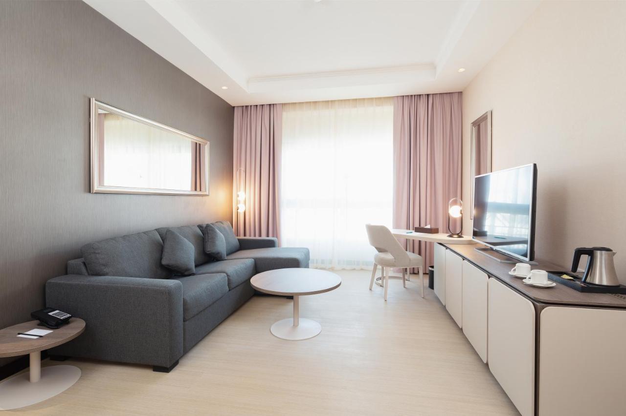 Suite - 20 % de Réduction sur Nourriture et Boissons, Salon - Navette Gratuite vers Dubai Mall et Plage de la Mer
