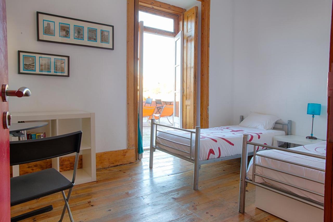 Chambre Lits Jumeaux avec Salle de Bains Commune