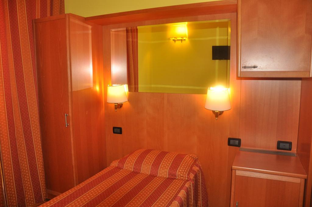 Camera Singola con Bagno in Comune
