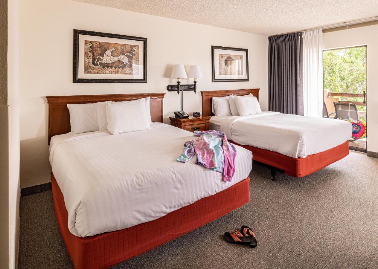 Traditional Room with Two Queen Beds,1235123354:JPEG