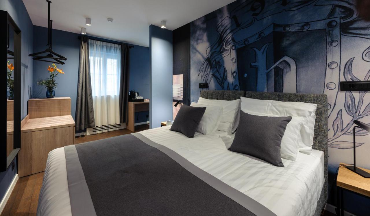 Standard Queen Room
