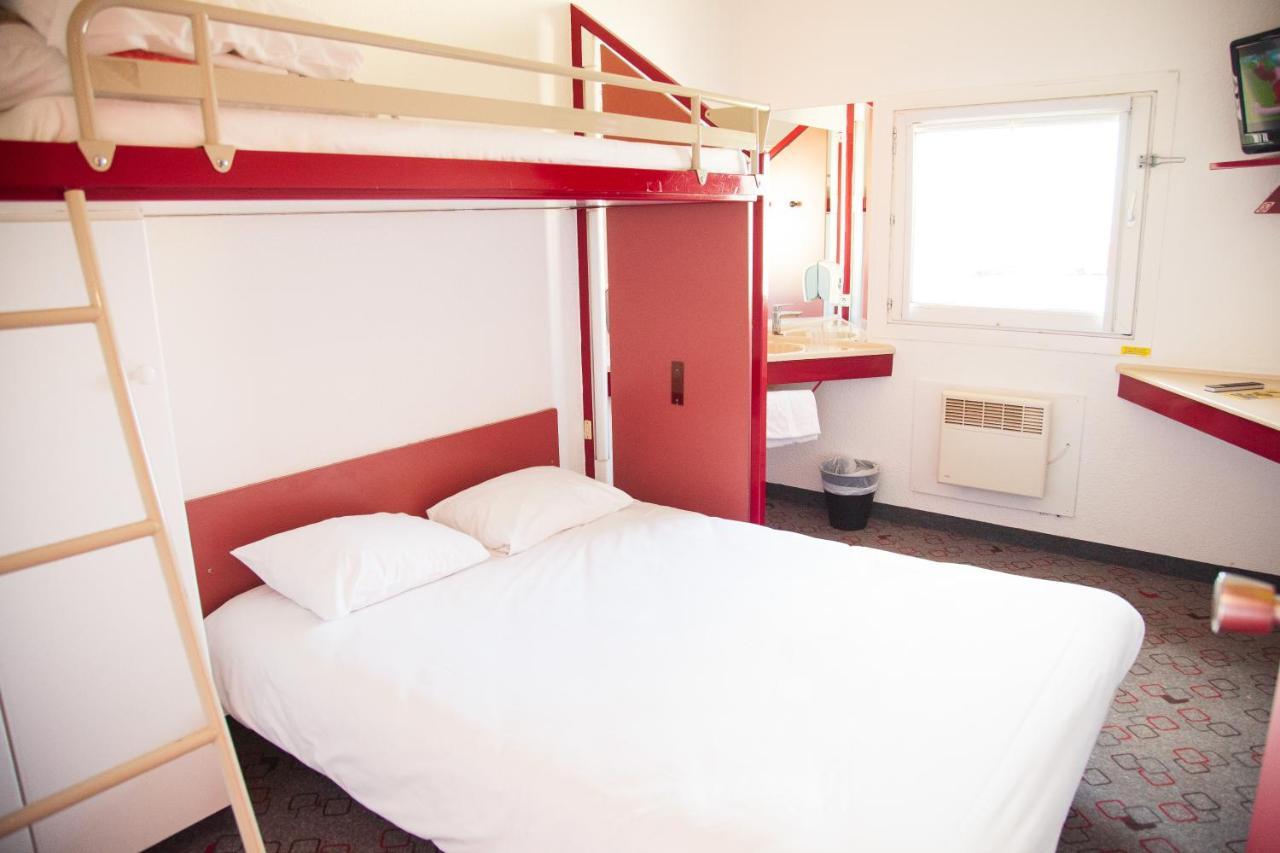 Chambre Triple avec Lit Double et Salle de Bains Commune