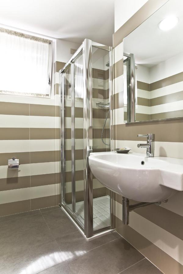 Double or Twin Room with Lake View