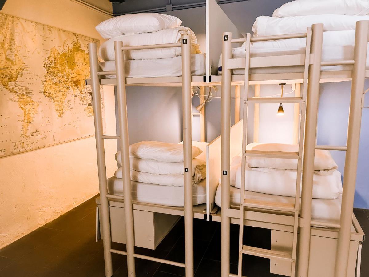 Bett im gemischten 10-Bett-Schlafsaal mit Gemeinschaftsbad