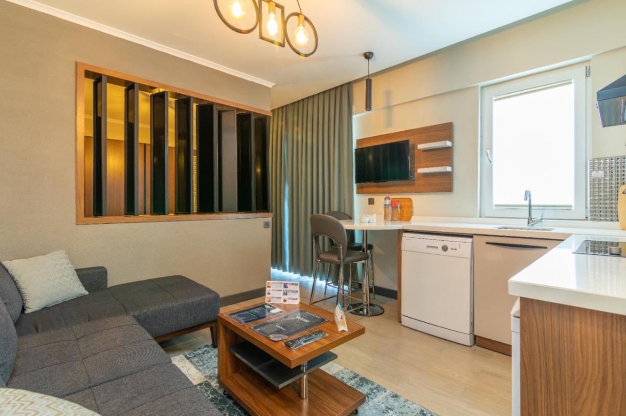 Deluxe Studio