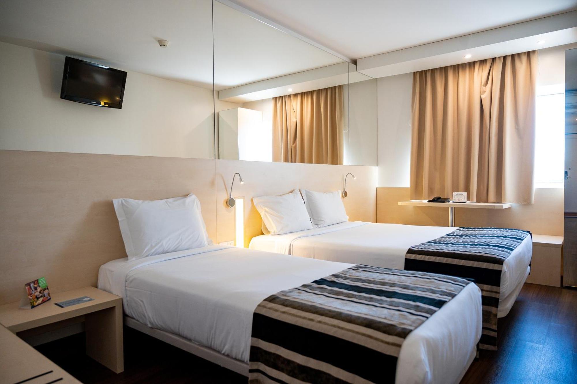 Quarto Duplo com Cama Extra