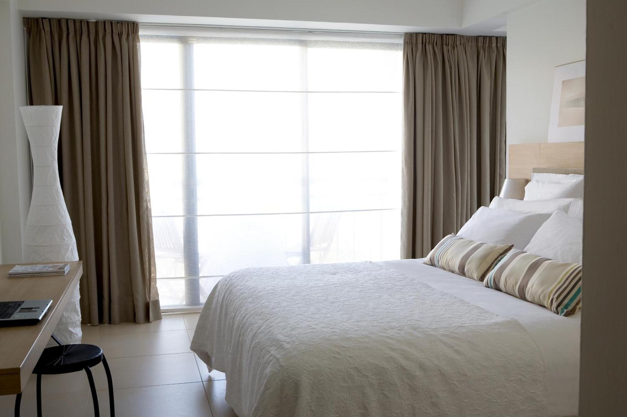 Standard Twin Room Partial Sea View