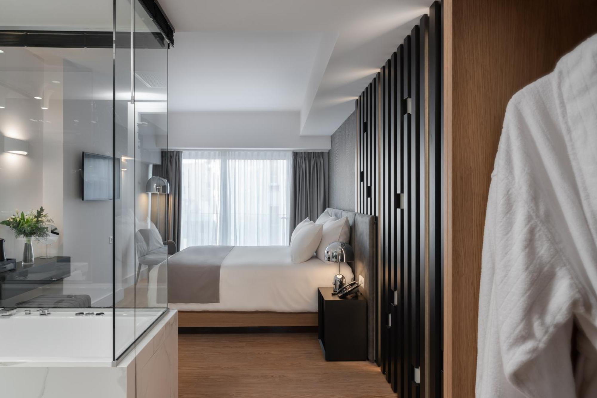 Deluxe room Jetted Tub