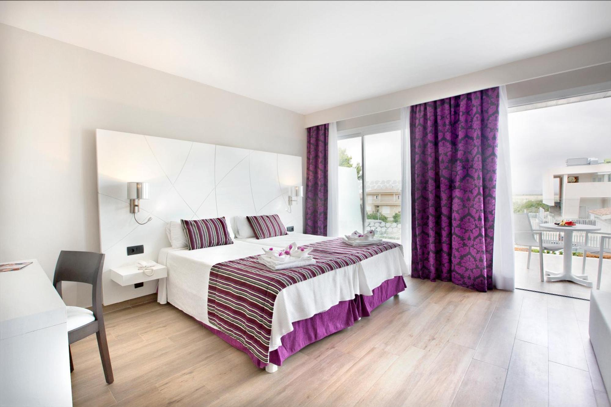 Junior Suite (2 Adults + 1 Child),1472106382:JPEG