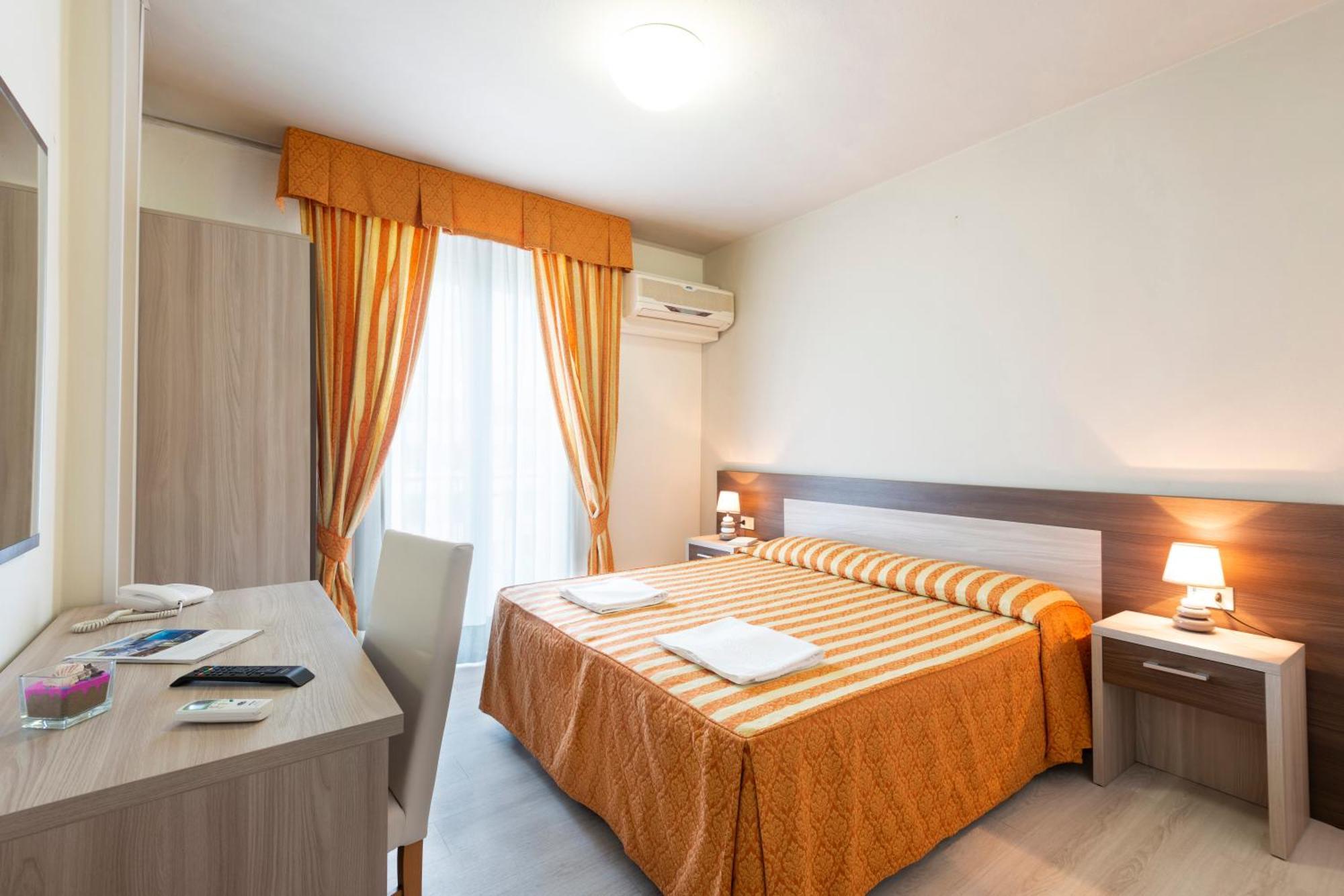 Triple Room,944912380:JPEG