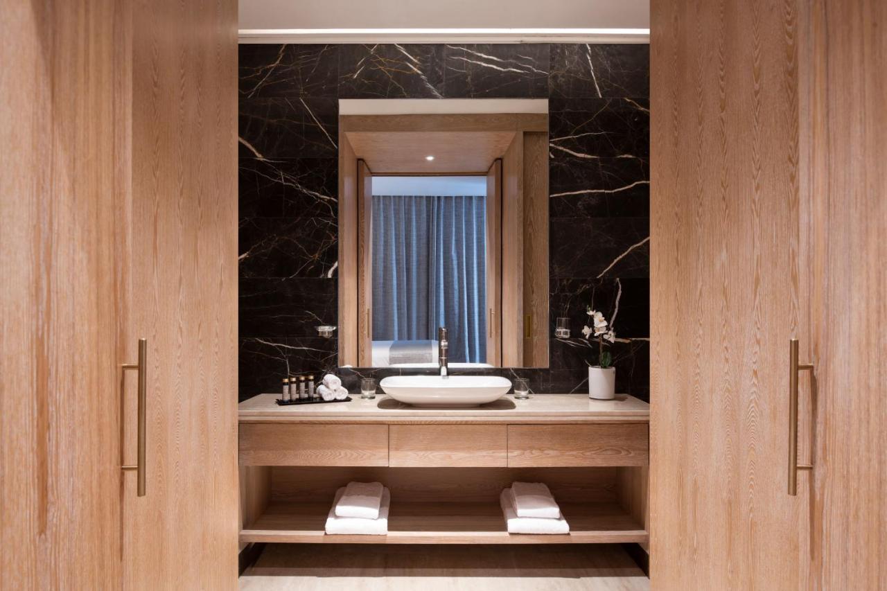 One Bedroom Suite King Executive City View Westbay Beach Access