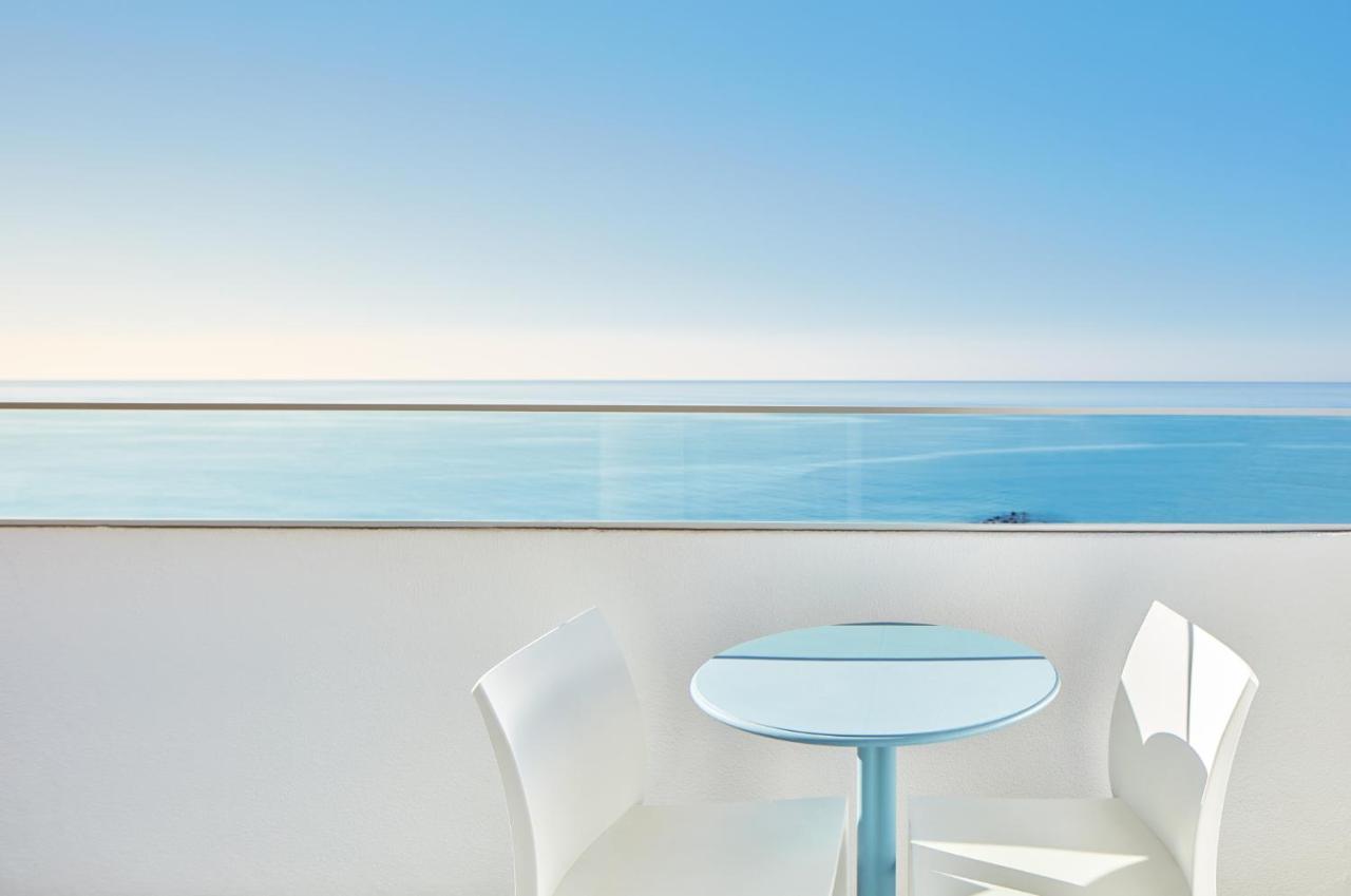 Double or Twin Room with Sea View
