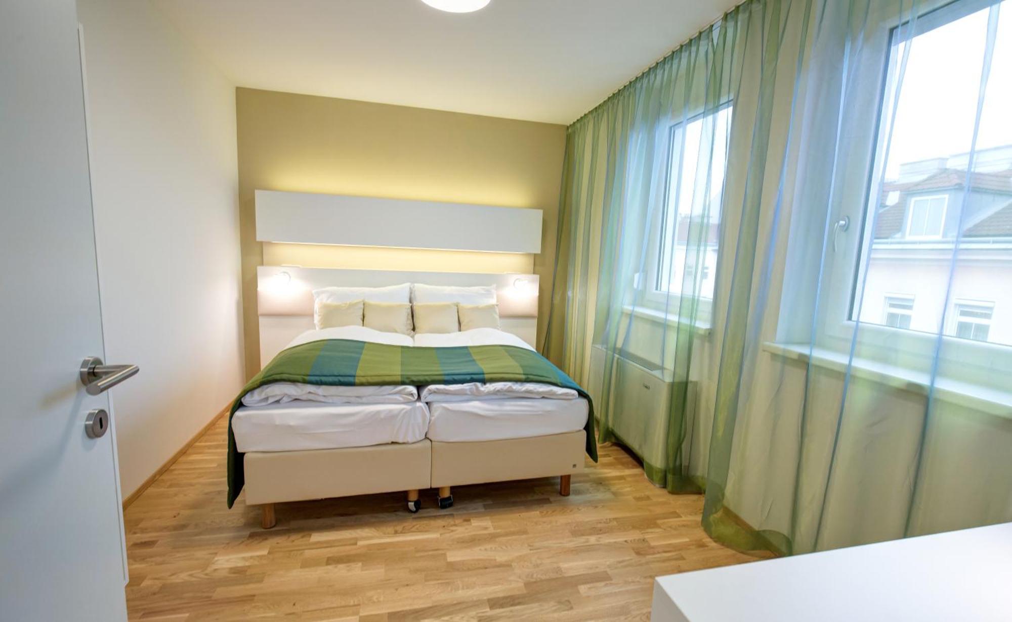 Deluxe Apartment with separate bedroom