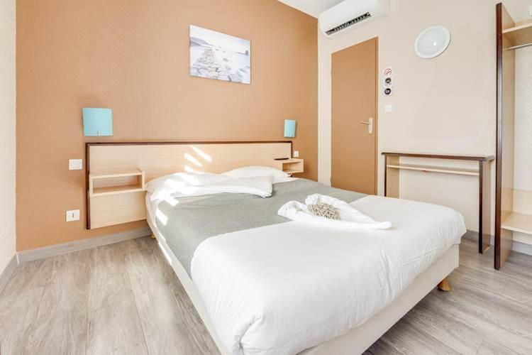 Double Room,1248506383:JPEG
