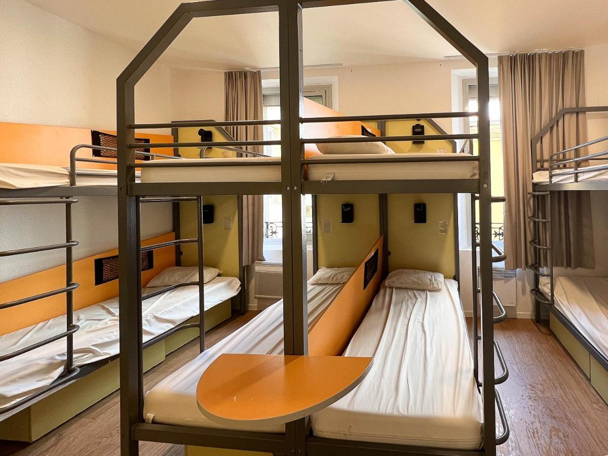 Bed in 8-Bed Male Dormitory with Ensuite Shower – Shared Toilets
