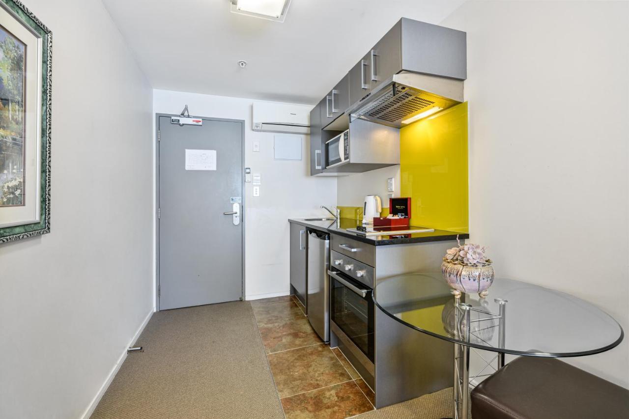 One-Bedroom Suite with Kitchen