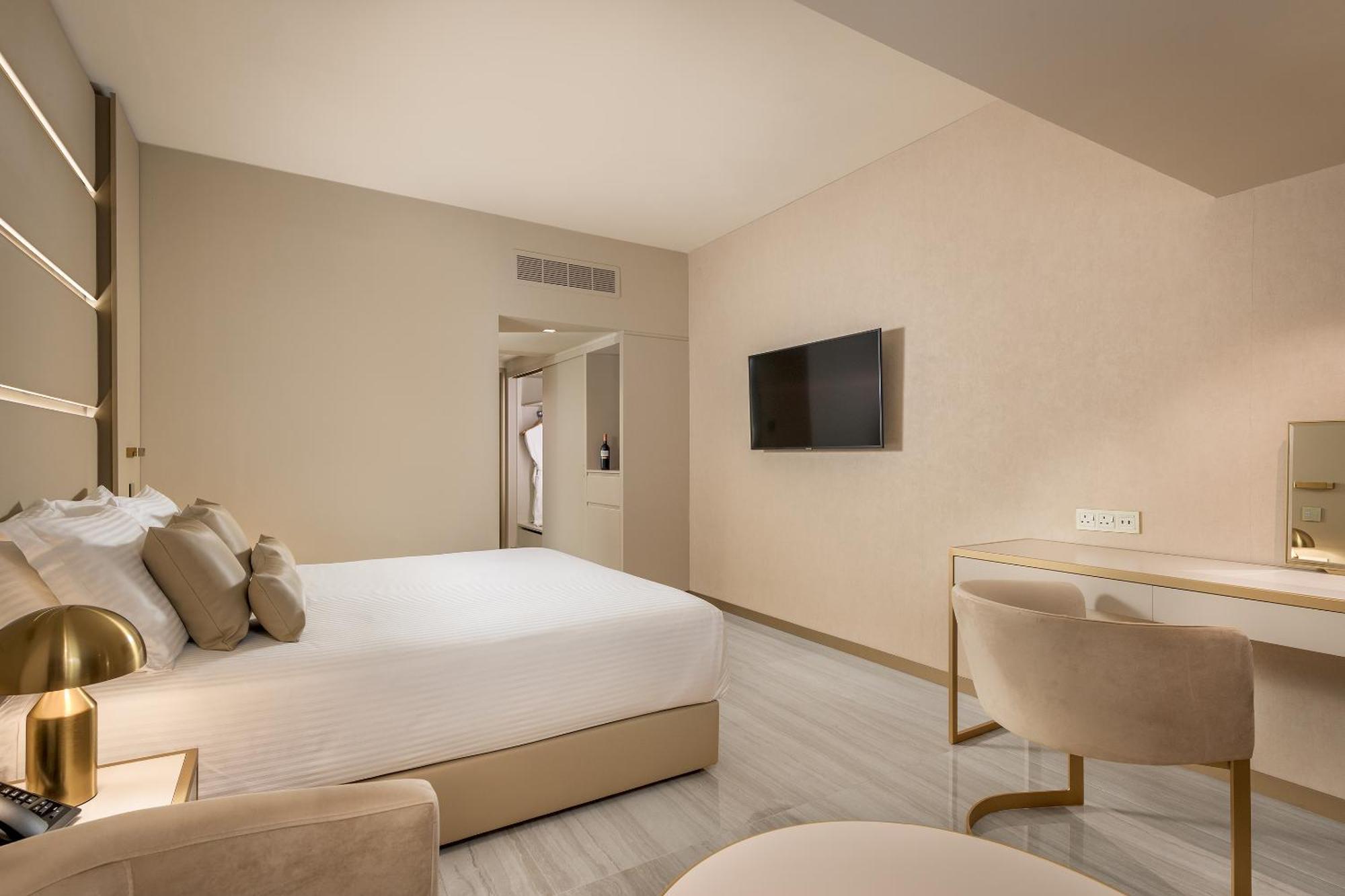 Deluxe Double or Twin Room with Sea View,1275195754:JPEG