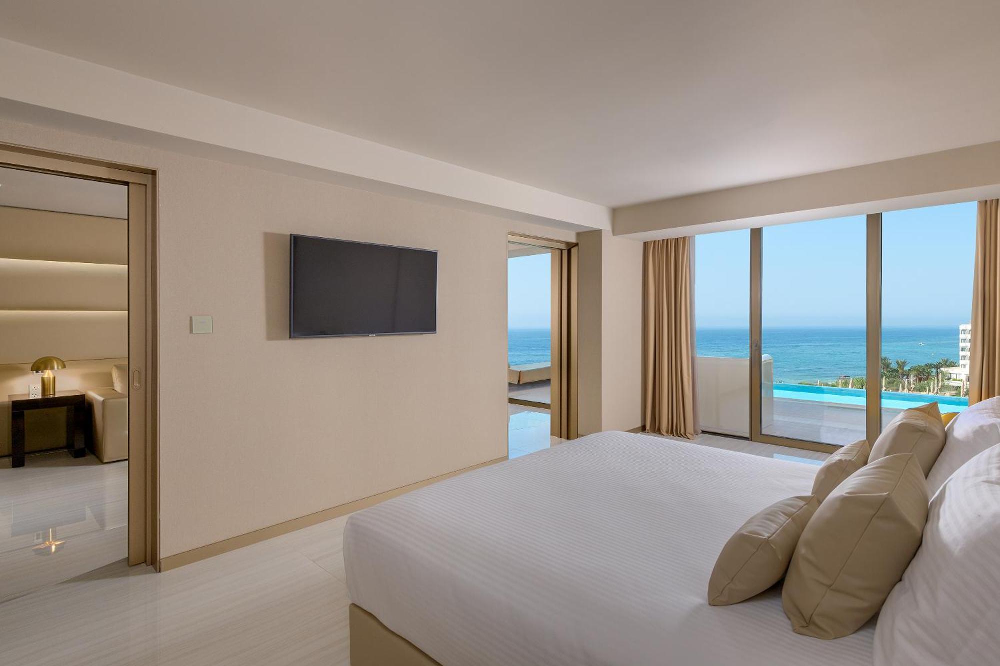 Prestige Swim-Up Suite Sea & Pool View