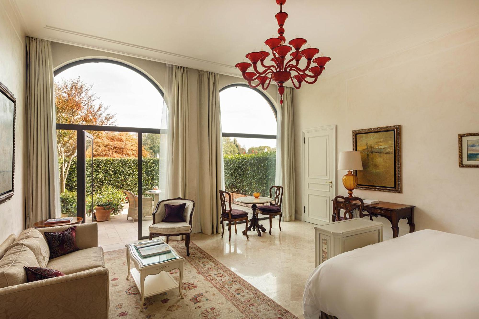 Junior Suite Poolside Patio