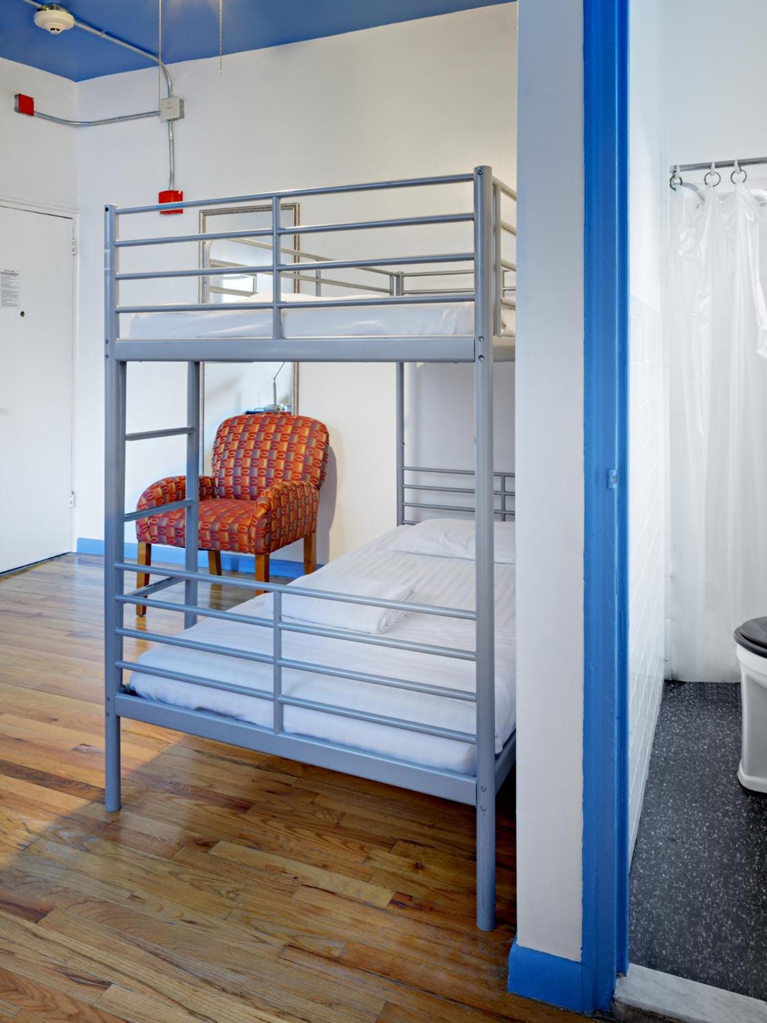 Cama individual en habitación compartida con baño privado - 2 camas