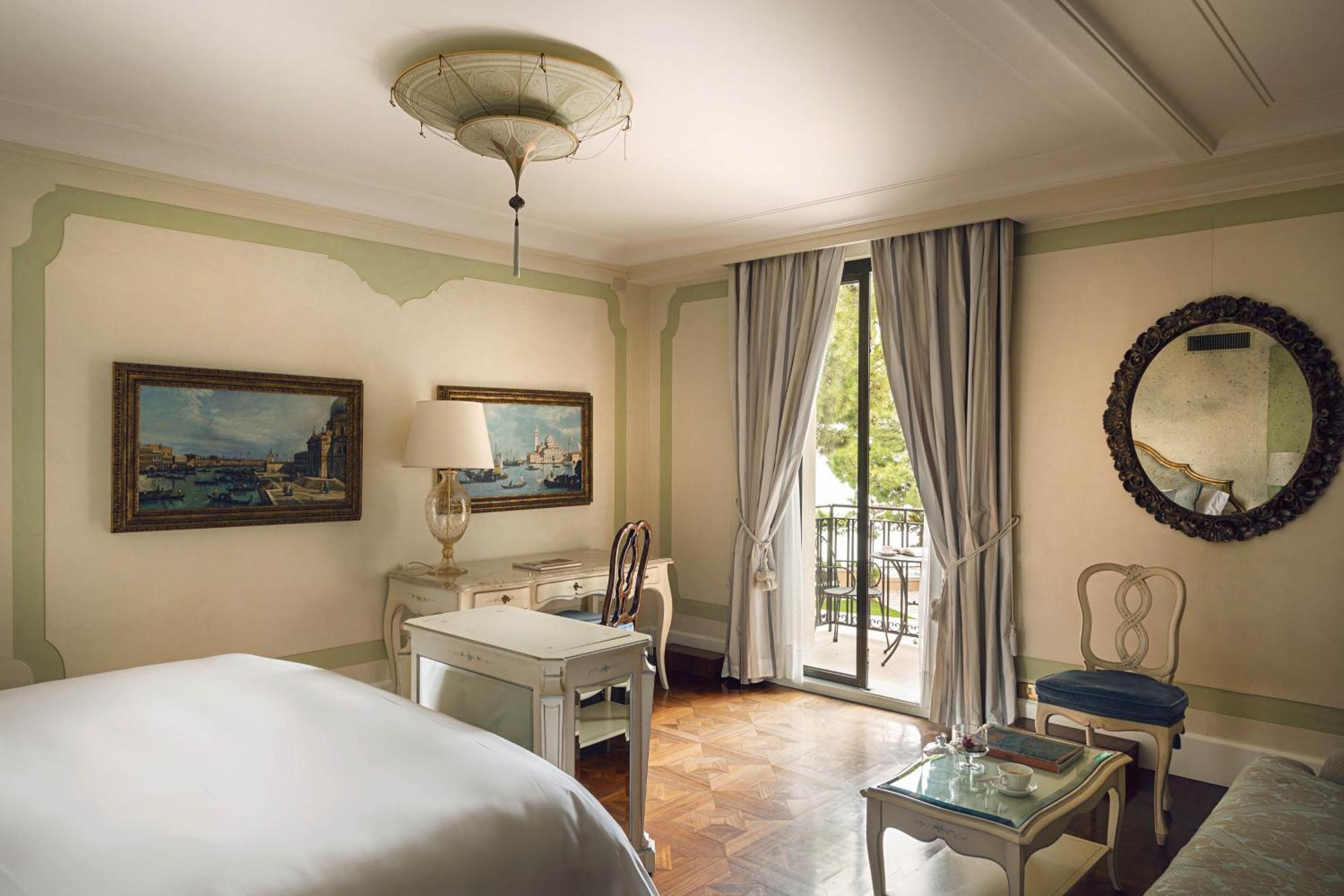Premium Double or Twin Room Balcony Lagoon View