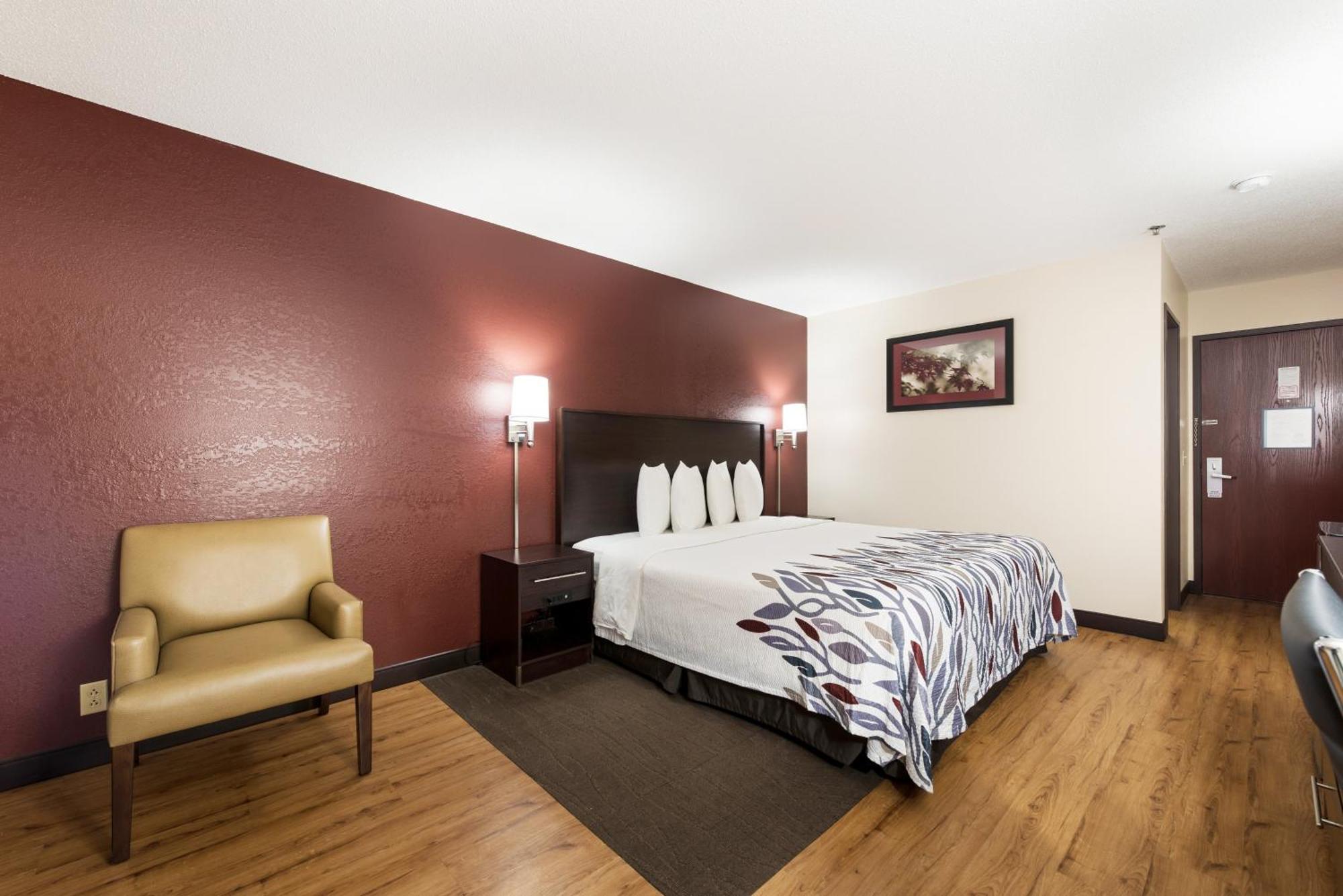 Deluxe King Room - Non-Smoking