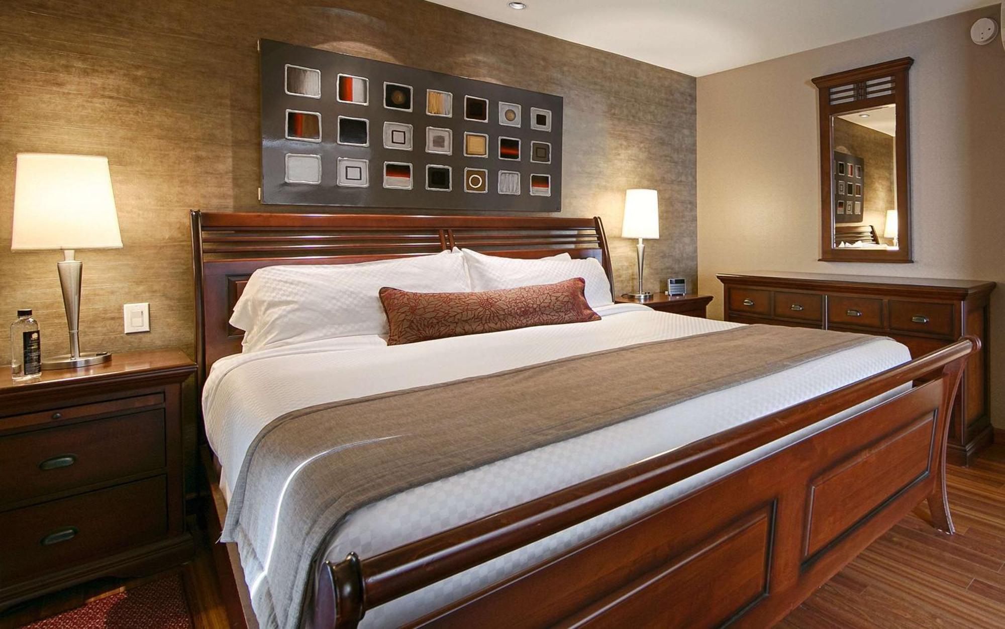 Large King Room with Balcony and Whirlpool - Non-Smoking,1278430768:JPEG