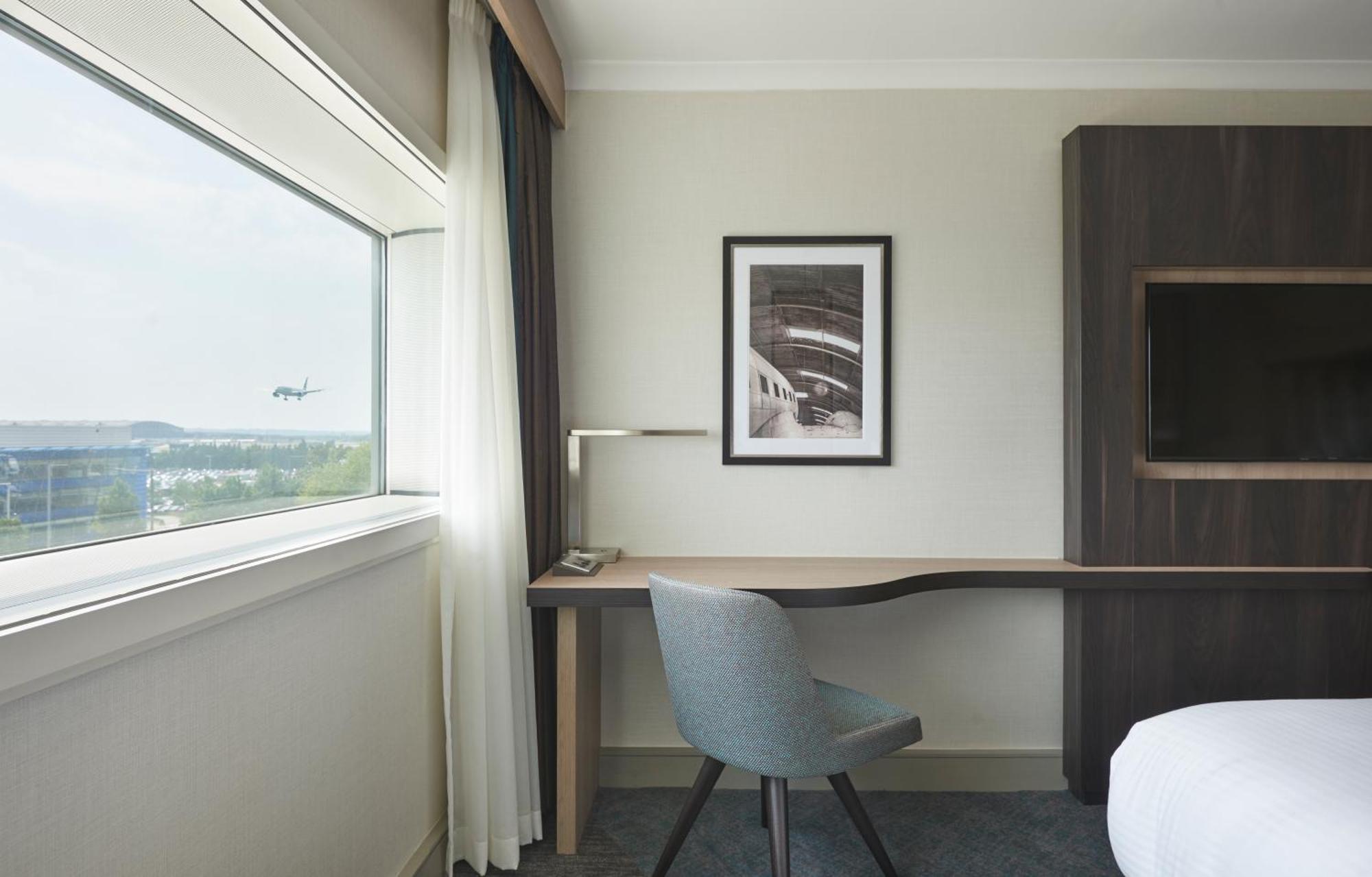 King Room Runway View