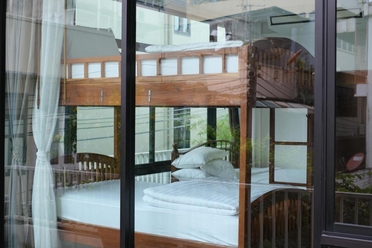 Chambre Familiale Supérieure avec Salle de Bains Commune