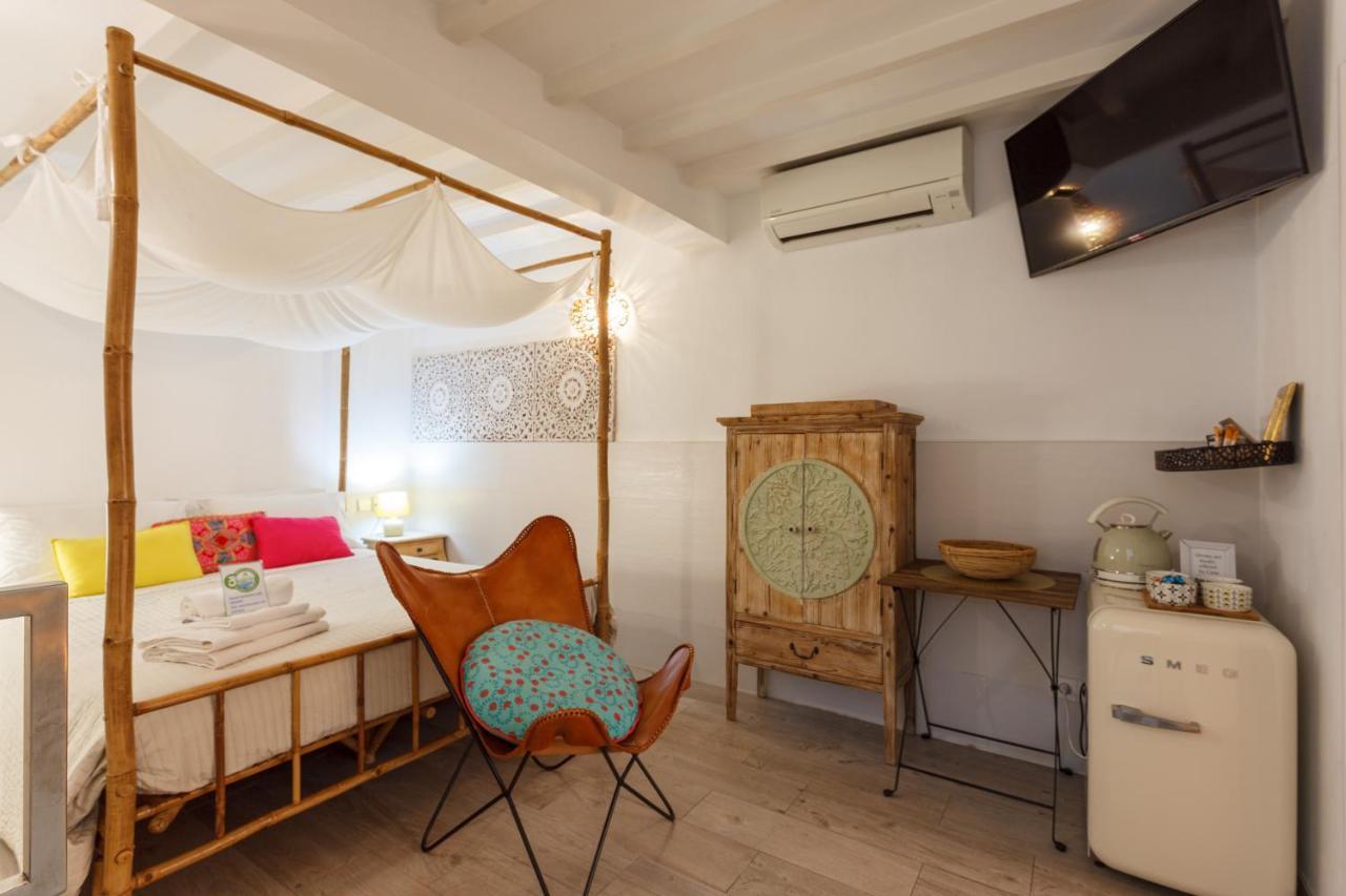 Quadruple Room with Private Bathroom