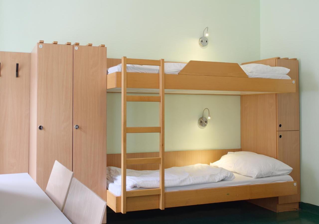 Twin Room,1344040922:JPEG