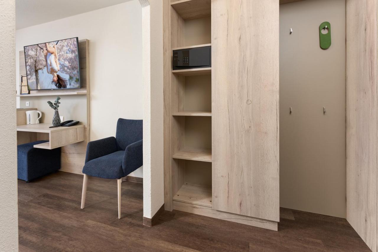 Quadruple Room with Balcony,1351981402:JPEG