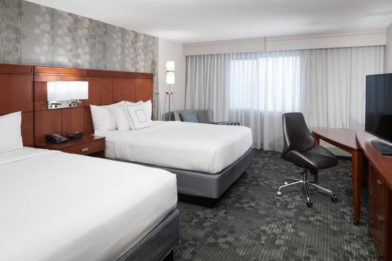 Queen Room with Two Queen Beds - Hearing Accessible