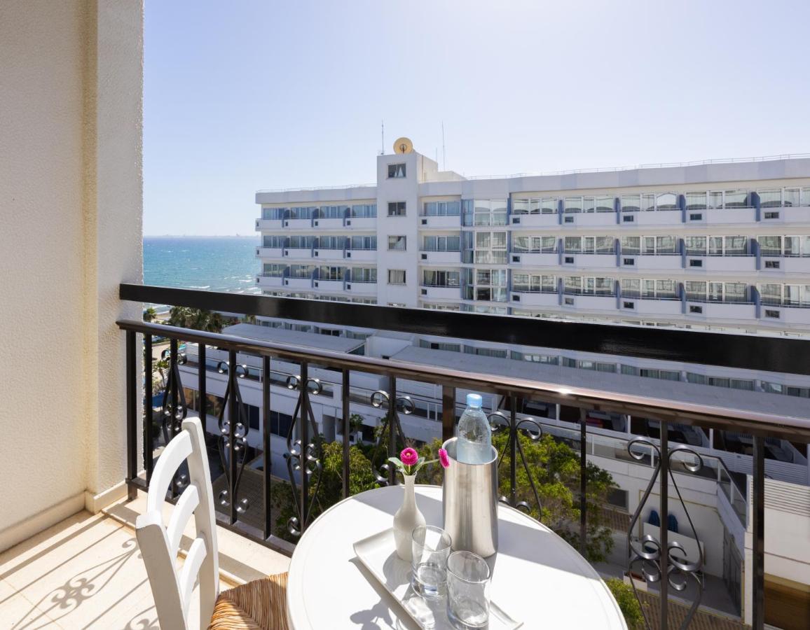 Standard Twin Room Partial Sea View