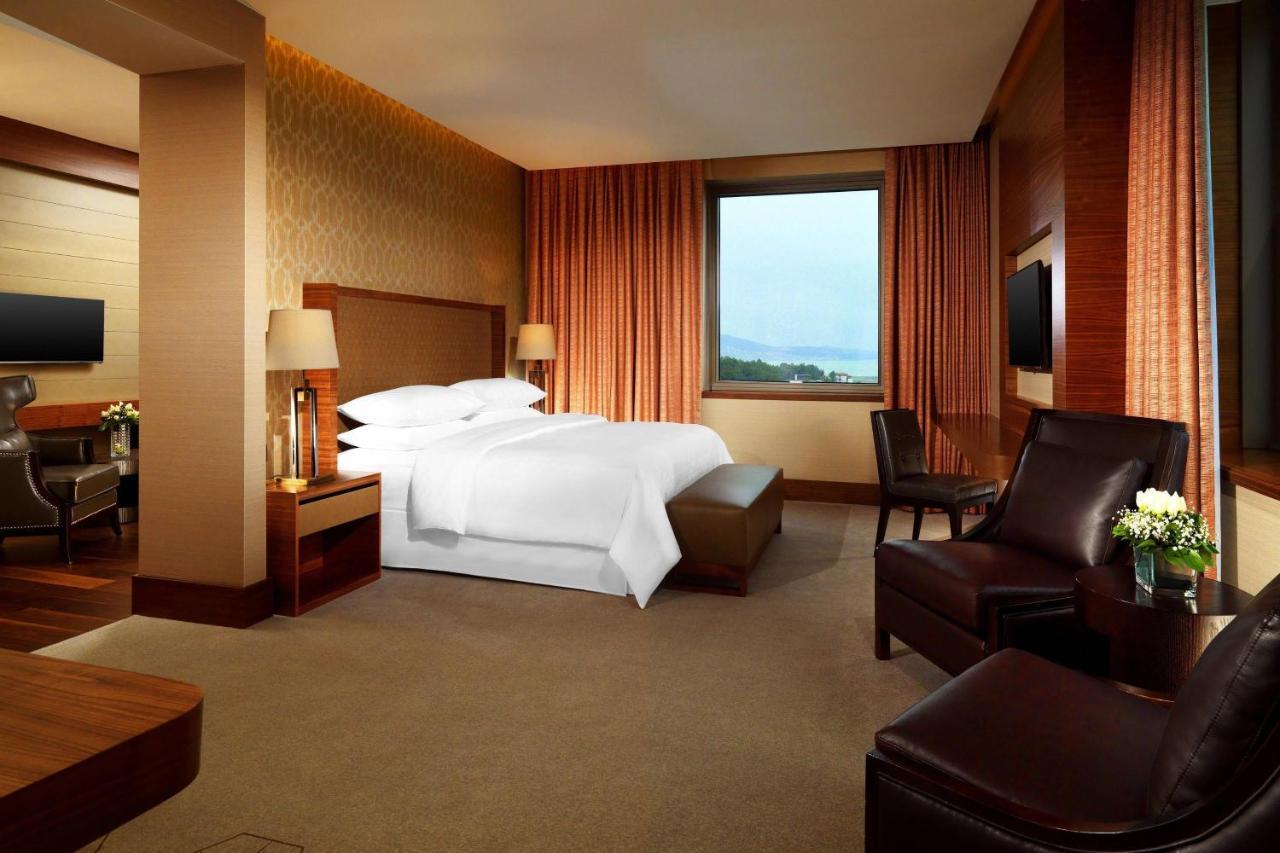 Executive Suite with King bed,1549640698:JPEG