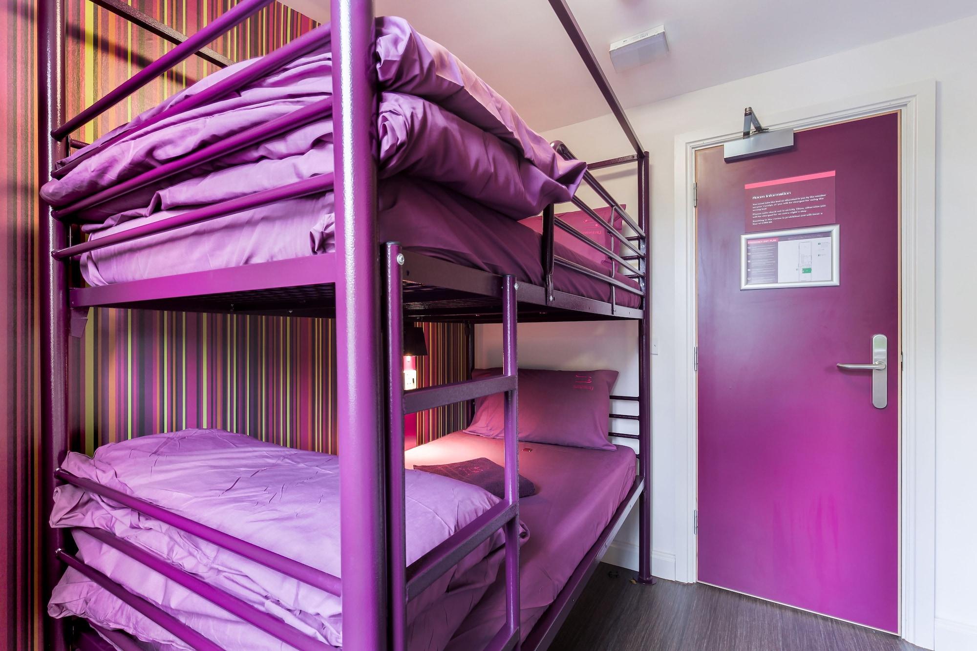 Chambre Lits Jumeaux avec Salle de Bains Commune