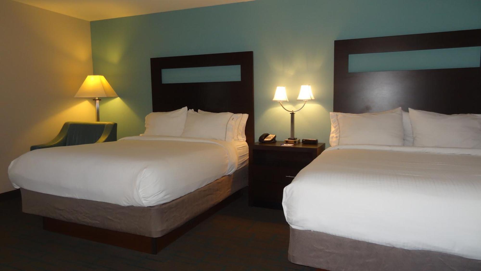 Standard Queen Room Two Queen Beds,1458243850:JPEG