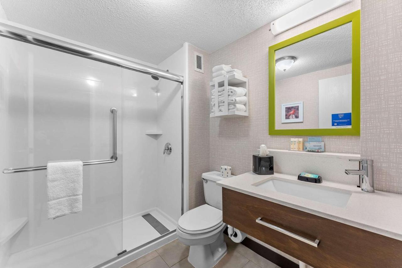 King Room with Microwave and Fridge