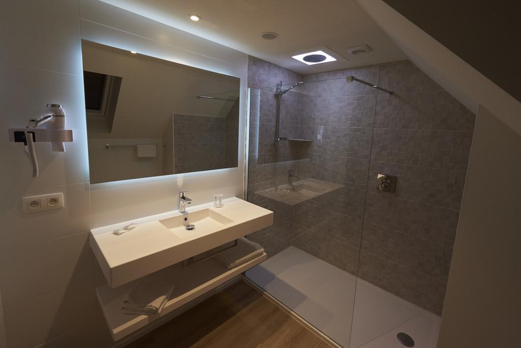 Small Double Room,170688003:JPEG