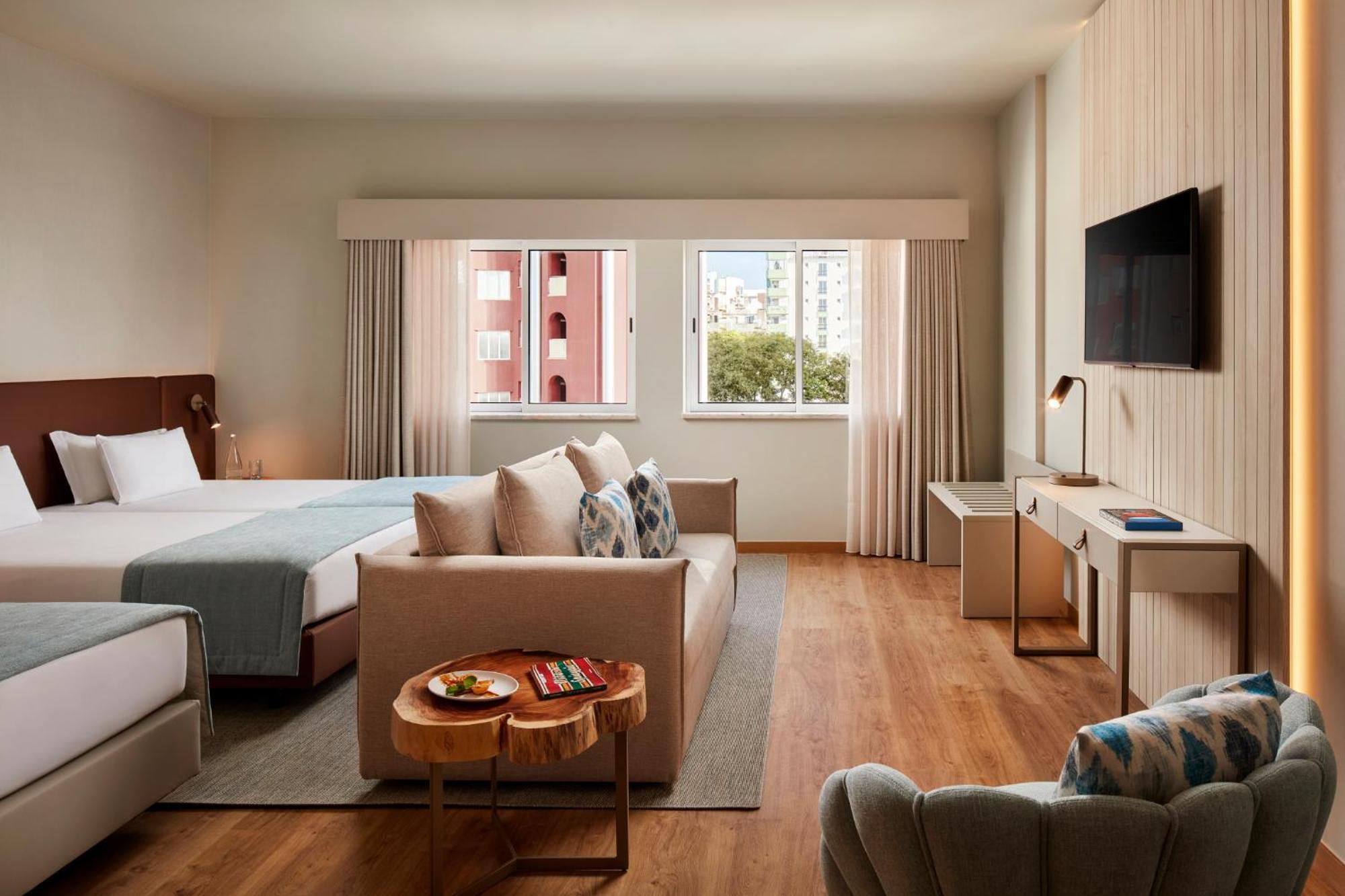 Superior Room with City View
