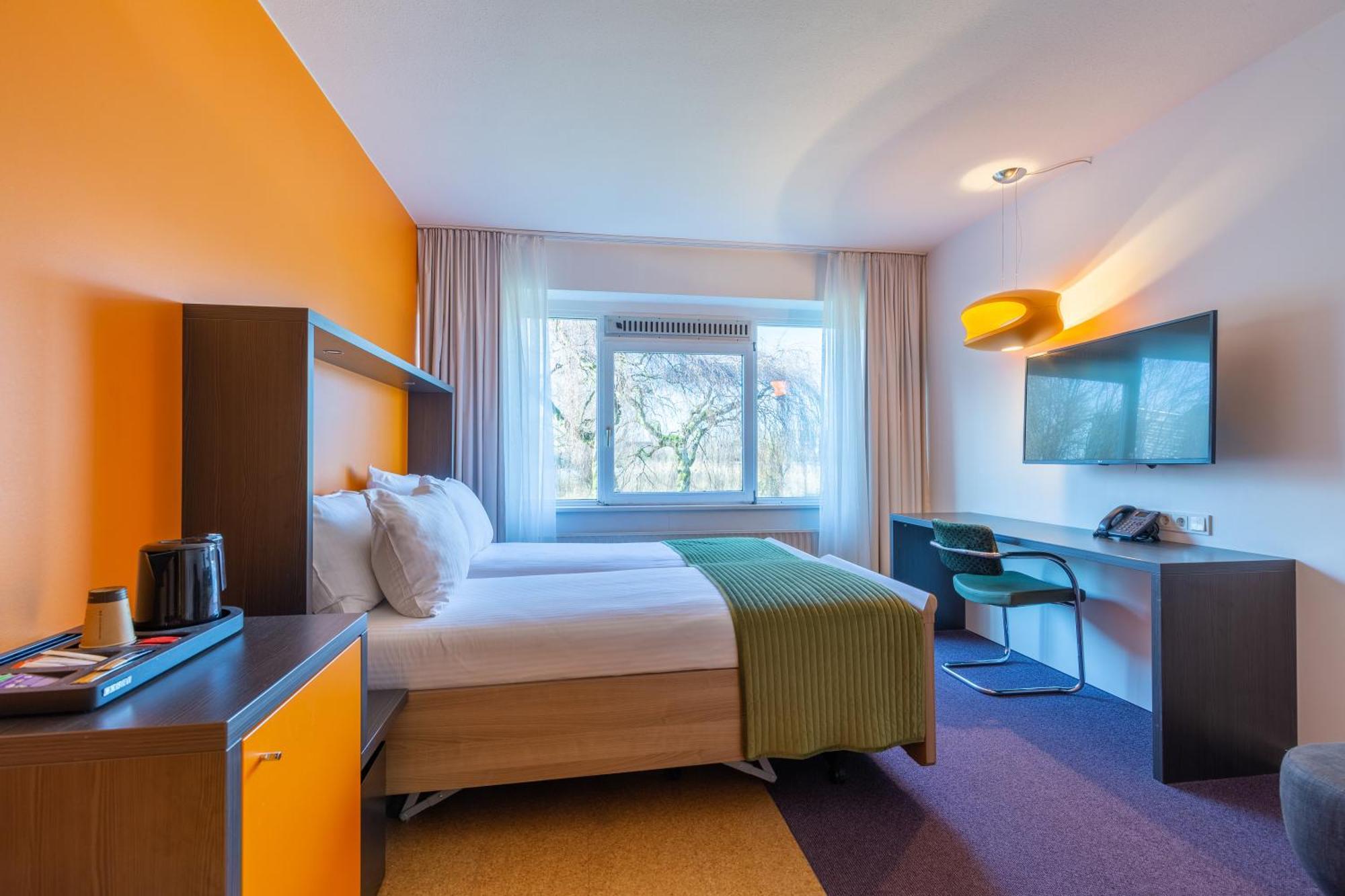 Chambre Lits Jumeaux avec Douche à l’Italienne -  Accessible aux Personnes à Mobilité Réduite - Non-Fumeurs
