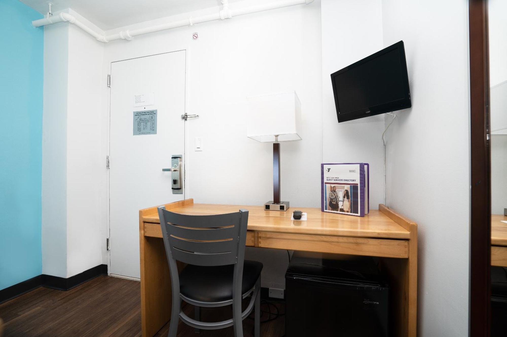 Private Deluxe Single Room Park View Semi-Private Bathroom