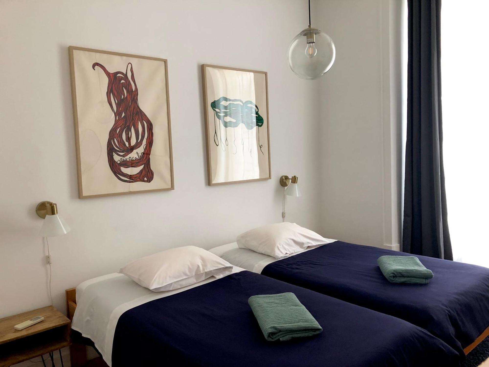 Quarto Twin com Casa de Banho Partilhada