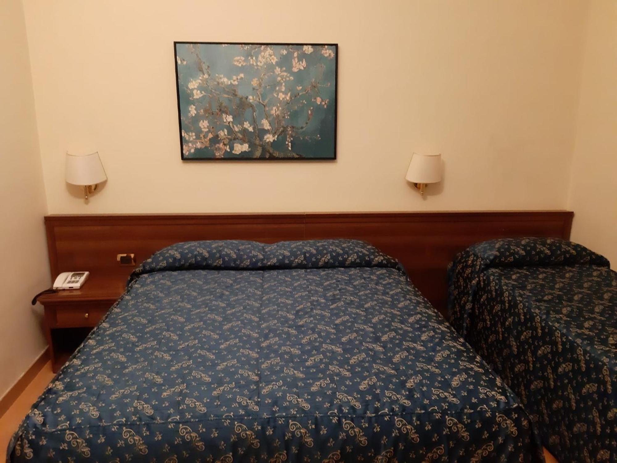 Double or Twin Room Private Bathroom