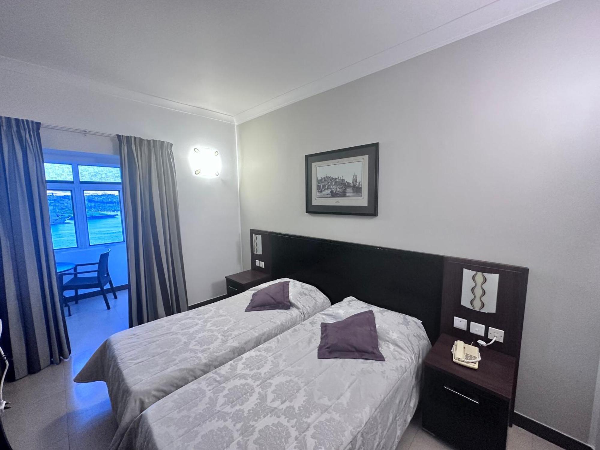 Double or Twin Room Sea View